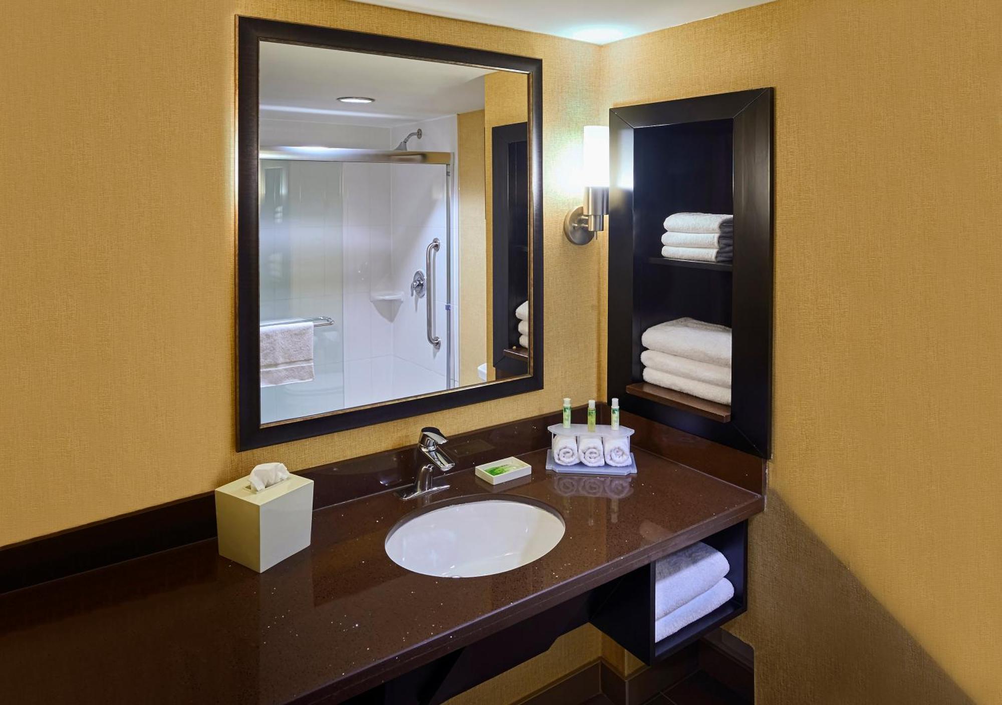 Holiday Inn Express And Suites Timmins By Ihg Экстерьер фото